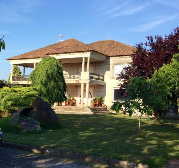 Villa Las Camelias Villanueva De Arosa Bagian luar foto